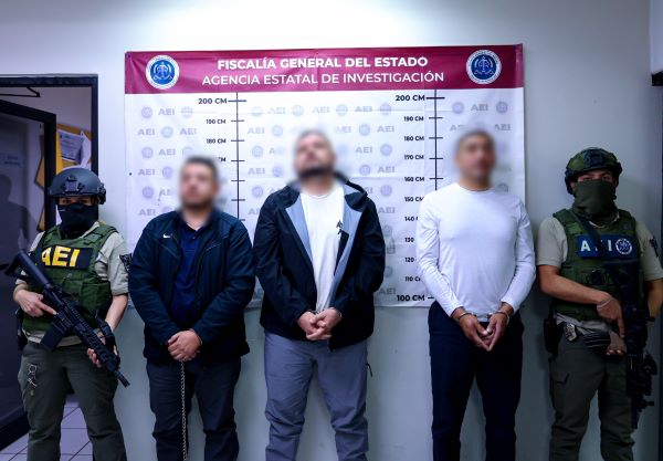 APREHENDE FGE A TRES POLICÍAS MUNICIPALES POR DESAPARICIÓN FORZADA DE PERSONAS